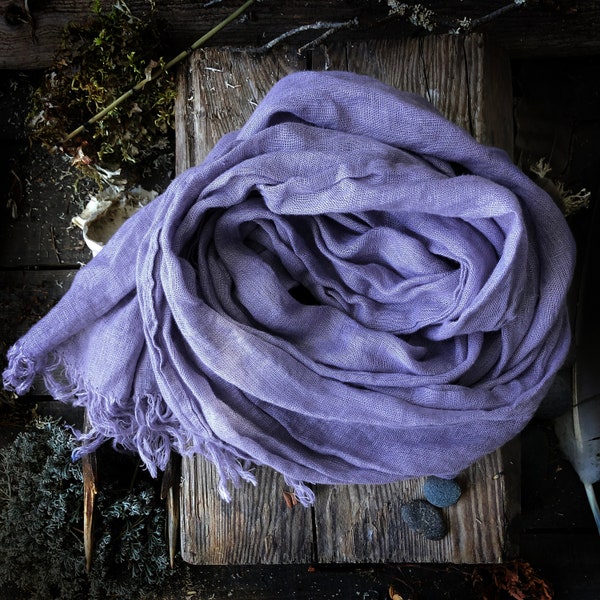 Fliederfarbener, lavendelfarbener Schal, langgewaschener, hauchdünner Schal aus 100 % natürlichem Leinen, leichter, ausgefranster Schal, Unisex, faltig mit Fransen