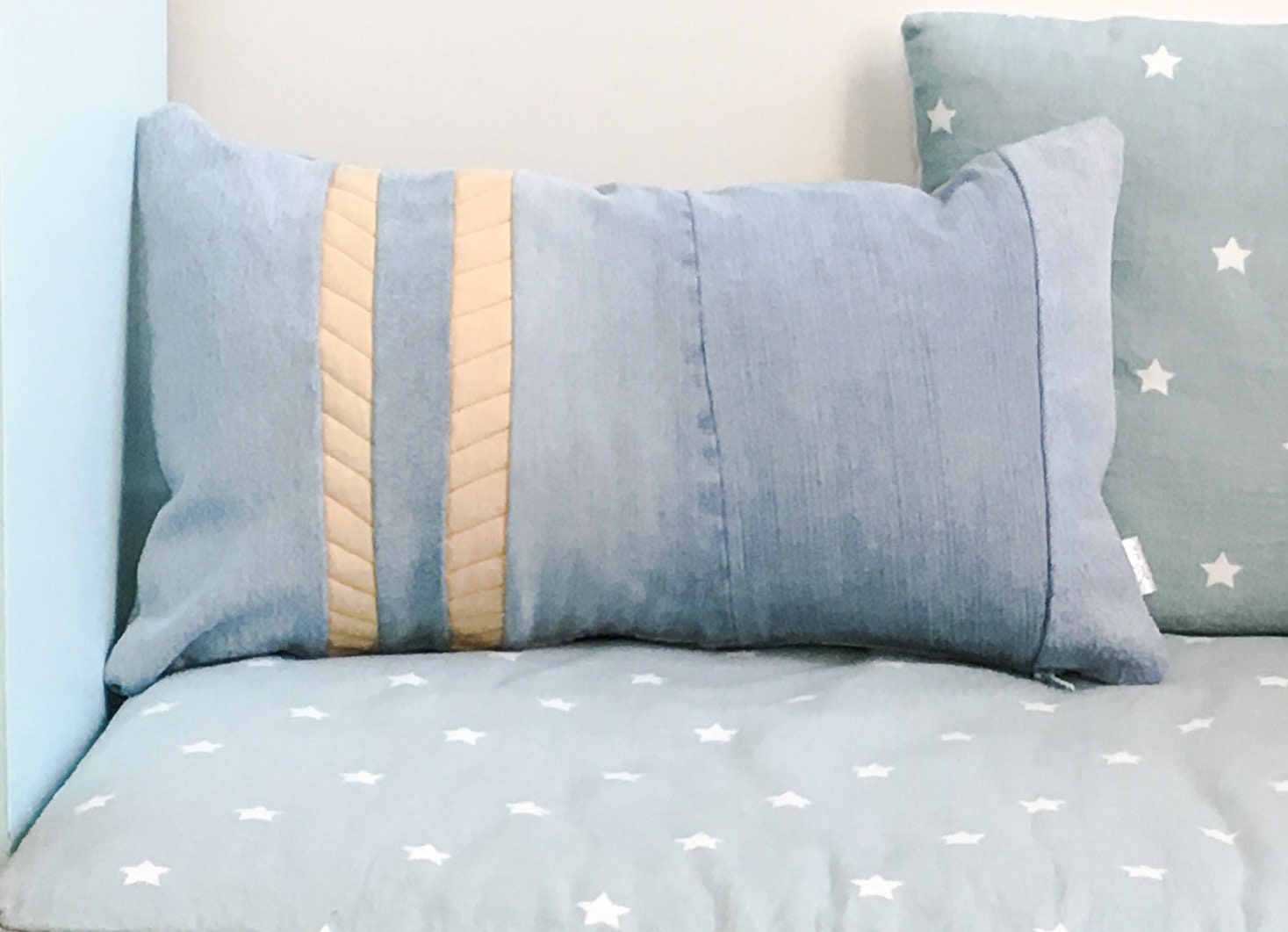 Coussin en Jean Bleu Ciel avec Empiècement Coton Matelassé Pour Chambre d'enfant