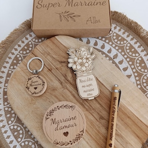 Box cadeau - coffret - marraine, mamie maman  - décapsuleur, porte clés, stylo et bouchons - super parrain - cadeaux à offrir, cadeaux Noël