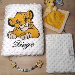 Coffret : naissance, anniversaire, baptême - ours - couverture polaire brodé, doudou brode, attache sucette et carte naissance - fait mains