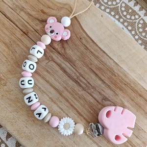 パーソナライズされたシリコンおしゃぶりクリップ KOALA FEUILLE - ピンクベージュホワイト - 赤ちゃんへのパーソナライズされたギフト - ファーストネームおしゃぶりクリップ