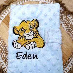 Funda de registro médico personalizada de SIMBA EL REY LEÓN bordada con nombre - bordado para bebés y niños - Ideas y creaciones para regalos de Navidad