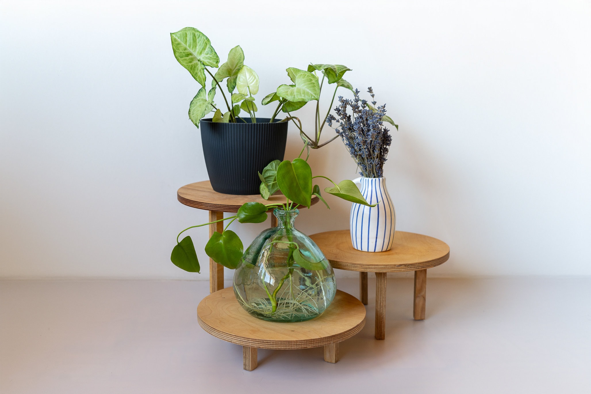 rattan blumenkasten hoch XL PFLANZKASTEN mit Wasserspeicher Rattan (breite Version) WEISS – Kreher  Technik main image 1