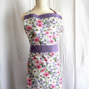 Full women’s kitchen apron in a floral print for cooking, baking, cleaning, etc.