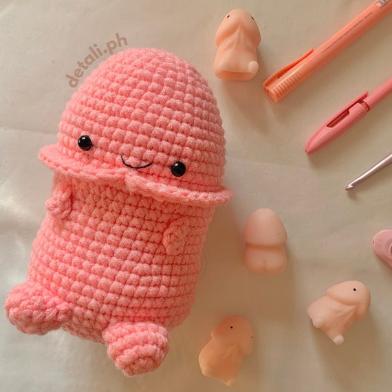 あみぐるみ　ピンクつなぎの男の子(値下げ中) かわいいペニスのかぎ針編みパターン | かぎ針編みのぬいぐるみ