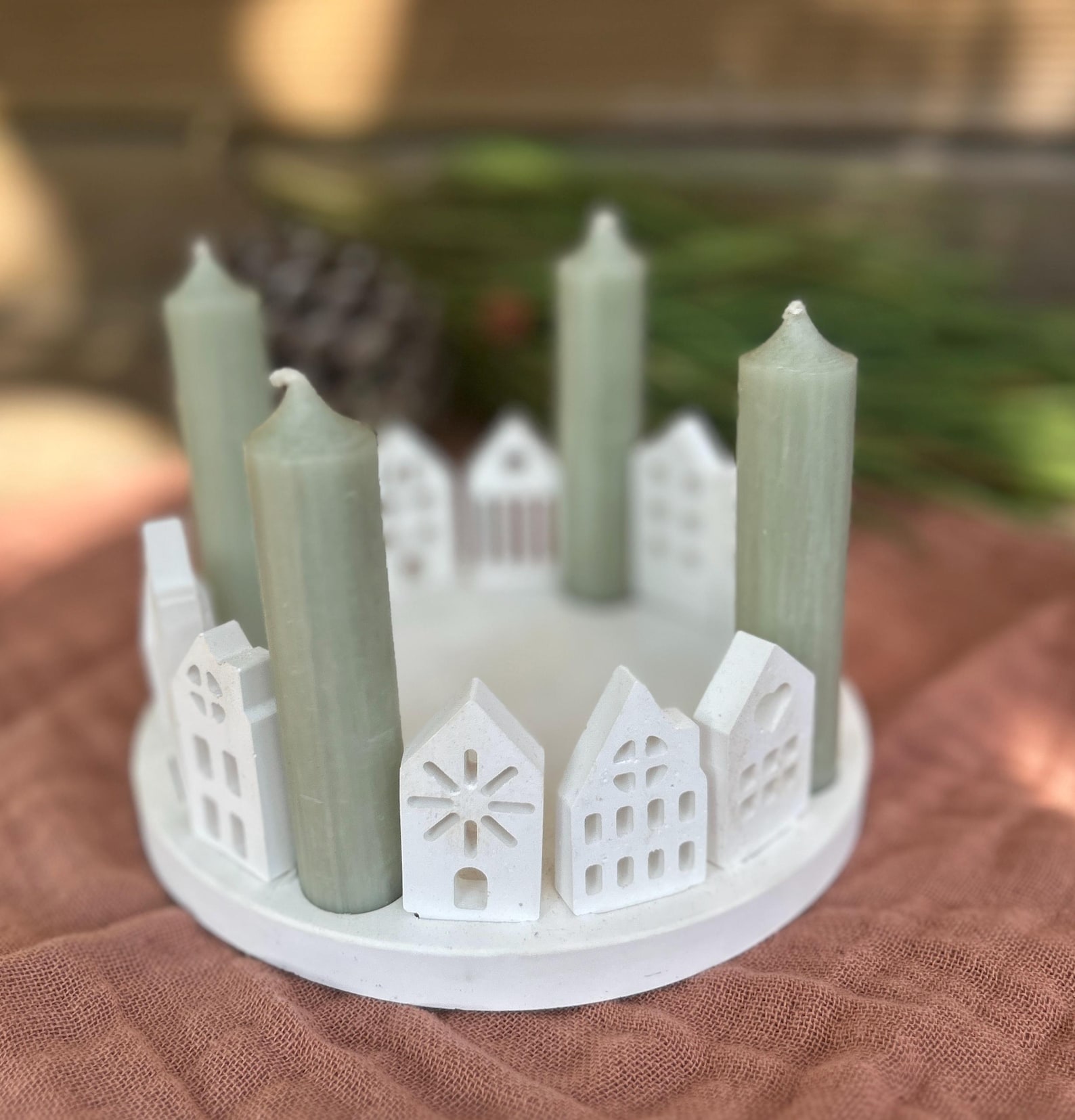 Cozy Advent candle holder made of Raysin with plug-in houses // Advent wreath