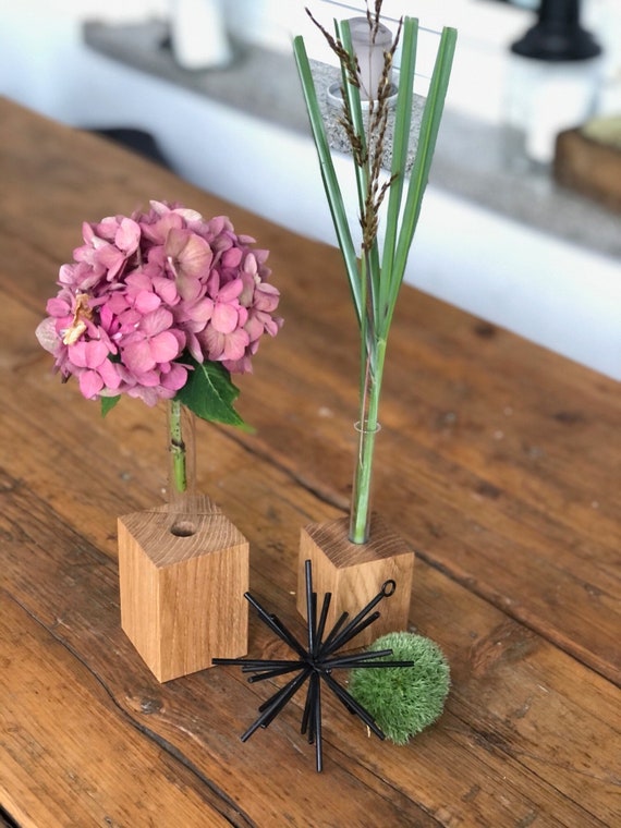 Holzvase mit einem Reagenzglas // Reagenzglasvase aus Holz
