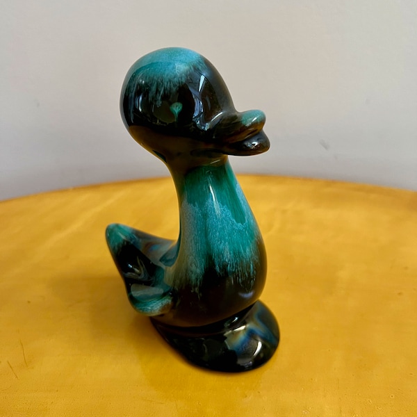 Vintage duck duckling figurine Blue Mountain Pottery BMP c. 1960s