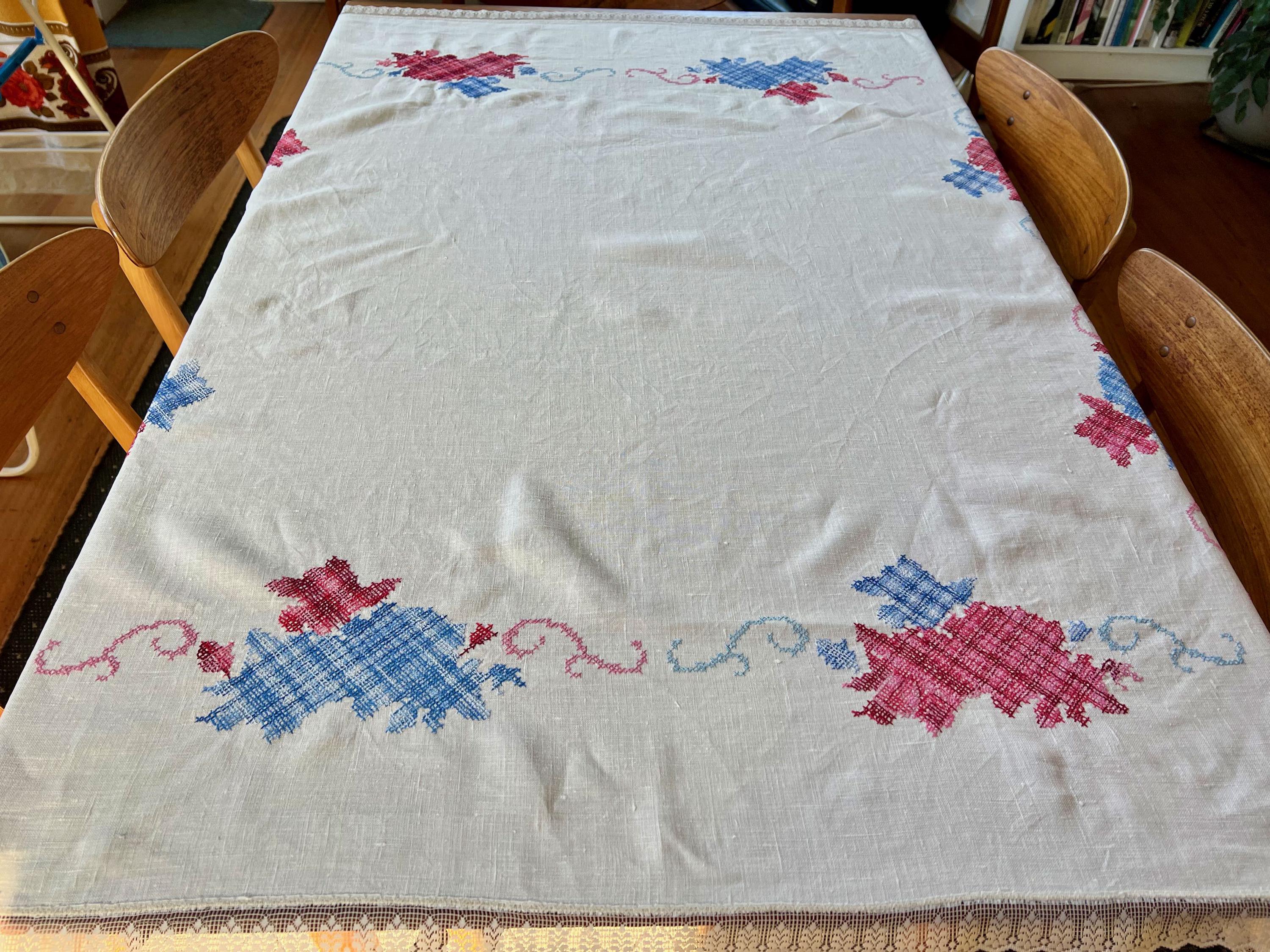 ヴィンテージリネンテーブルクロス：手刺繍クロスステッチ