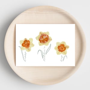 Carte de fête des mères heureuse faite avec des fleurs pressées, carte pour maman ou belle-mère faite avec des jonquilles, carte 4,25 x 5,5 avec enveloppe kraft