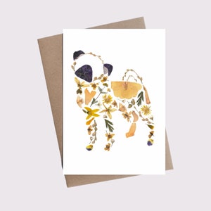 Carte de chien carlin avec fleurs pressées, carte de sympathie pour chien, carte vierge 5 x 7 avec enveloppe kraft