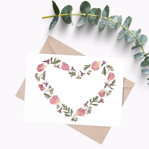 Carte de Saint-Valentin à coeur ouvert avec fleurs pressées, cadeau de Saint-Valentin pour femme, carte 5 x 7 avec enveloppe kraft, intérieur vierge