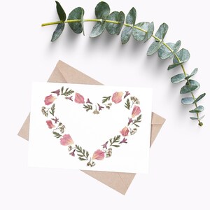 PRINTABLE Valentine's Day Card, Floral Heart Blank Card, Handmade Pressed Flower Design, Flower Greeting Card for Mom, Instant Download