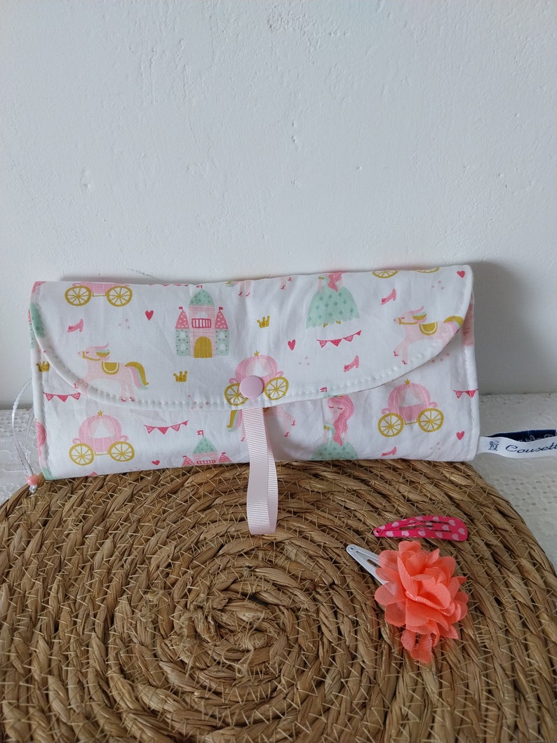 Pochette à barrettes, pochette à barrettes enfant, pochette adulte à chouchous, pochette à barrettes adulte, rangement pinces, idée cadeau château et licornes