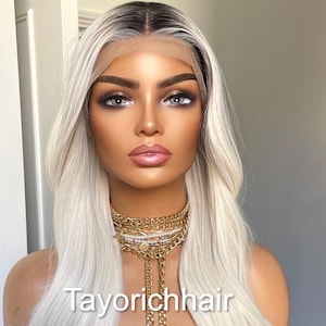 Weiß blonde Lace Front Perücke: Schwarze Wurzeln, hitzefreundliches Kunsthaar, 20-Zoll-welliges Haar