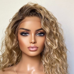 Rooted Curly Wig Ash Blonde Lace Wig•Lightweight Wig•Small/Extra Small Cap/Free Part Synthetic Lace Wig For Women•Alopecia Hairloss Wigs