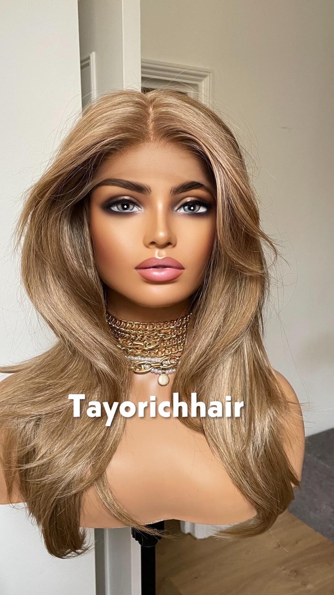 Strawberry Blonde Lace Front Wig: Heat-friendly Synthetic  display picture 2