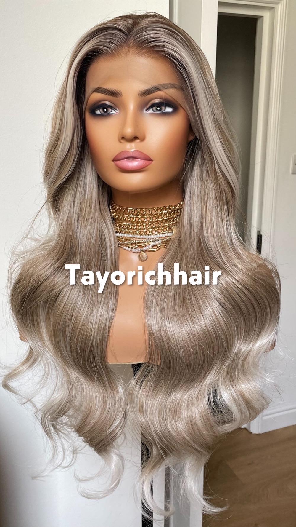 Ash Blonde Synthetic Wig: 24 Inch Wavy Hair, Platinum  display picture 3