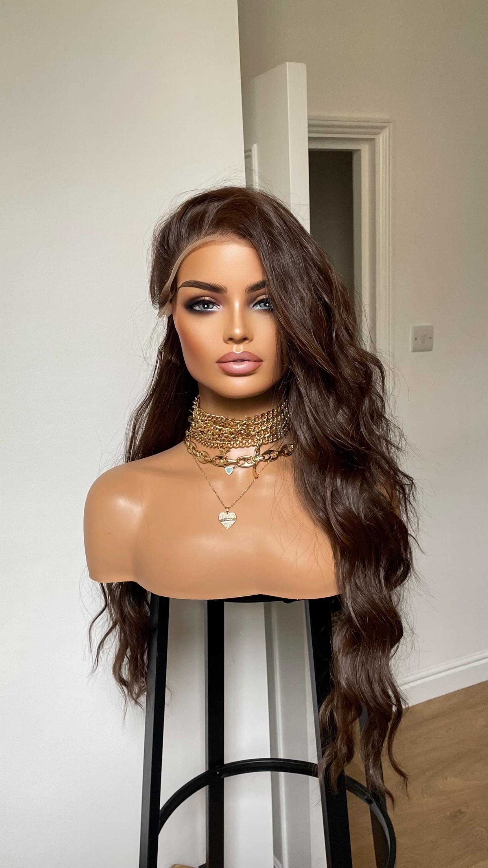 mujer morena clara ropa para morenas delgadas