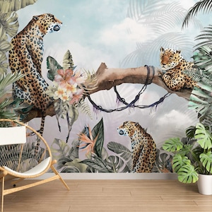 Jungle Majesty: eleganti leopardi in mezzo a una lussureggiante flora e fauna tropicale, carta da parati per interni raffinati