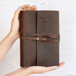 Aangepaste leren bijbelomslag, gepersonaliseerde bijbelomslag Faith Cross, monogram boekomslag, gegraveerde bijbelomslag voor vrouwen, groot klein formaat omslag