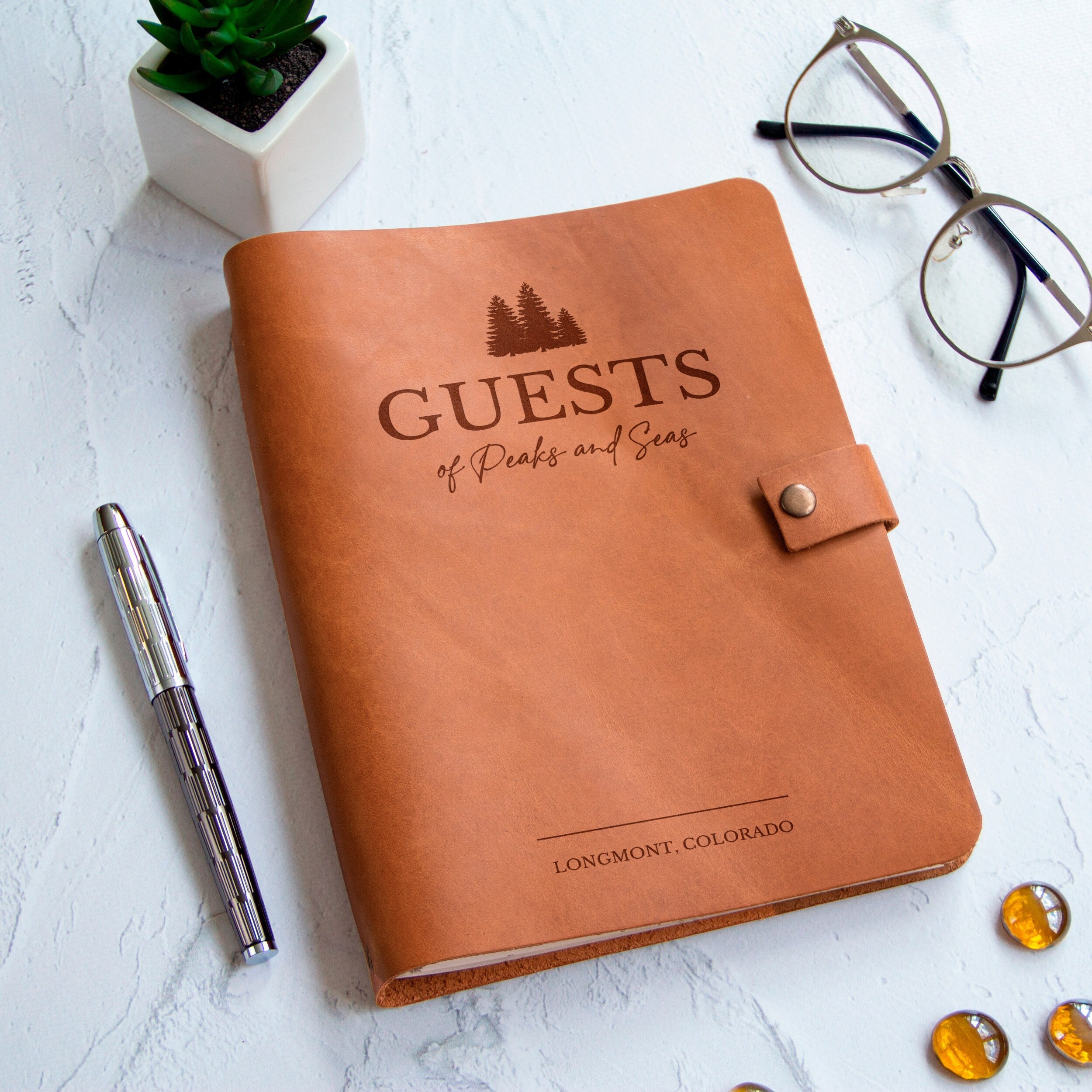 Mountain Guest Book (Hardcover): A Guest Sign in Book for Airbnb Vacation Home, Mountain Cabin, VRBO, Mountain Home Rental for Visitors