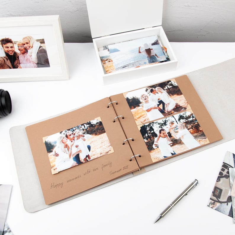 Bruiloft fotoalbum met bloemen Leren fotoalbum Gepersonaliseerde vintage fotoalbum Aangepast familiealbum Verjaardagscadeau voor stel afbeelding 2