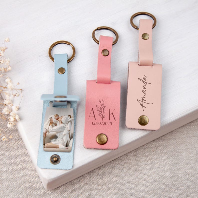 Personalised Gift for Dad - Custom Photo Keyring in Leather Case, Father's Day Keepsake, Gift for New Dad, Leather Photo Keychain 画像 2