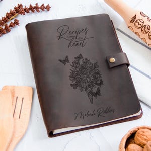 Dark brown personalized recipe book with floral bouquet engraving, custom leather cookbook, family recipes binder gift for mom and newlyweds