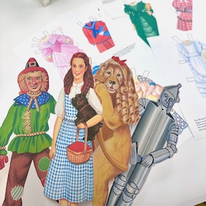 Conjunto de muñecas de papel del Mago de Oz-Descarga instantánea, modas en blanco y negro y en colores: Dorothy, Hombre de hojalata, Espantapájaros, León cobarde