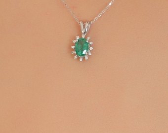 14K Gold Emerald Necklace / Diamond Necklace For Woman / Dainty Emerald Necklace / Oval Emerald Pendant / Gift For Her / Valentines Day Gift