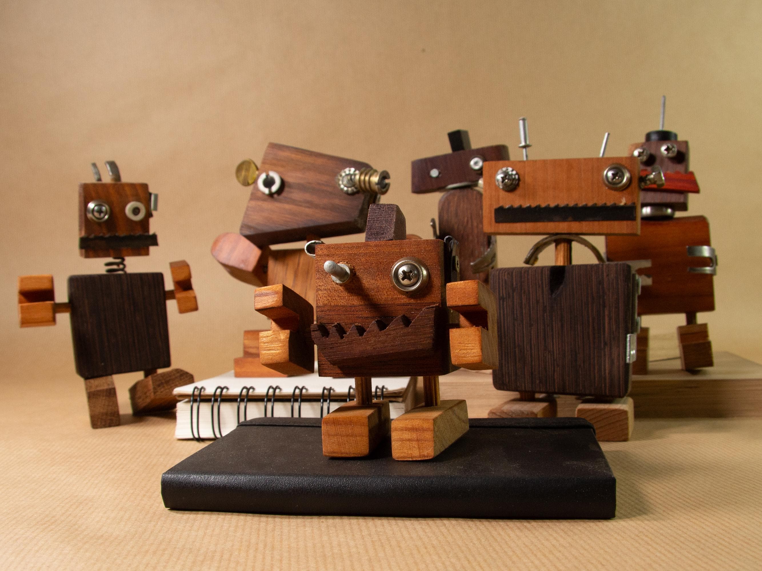 再生木材で作られた手作りの木製ロボット - Etsy 日本