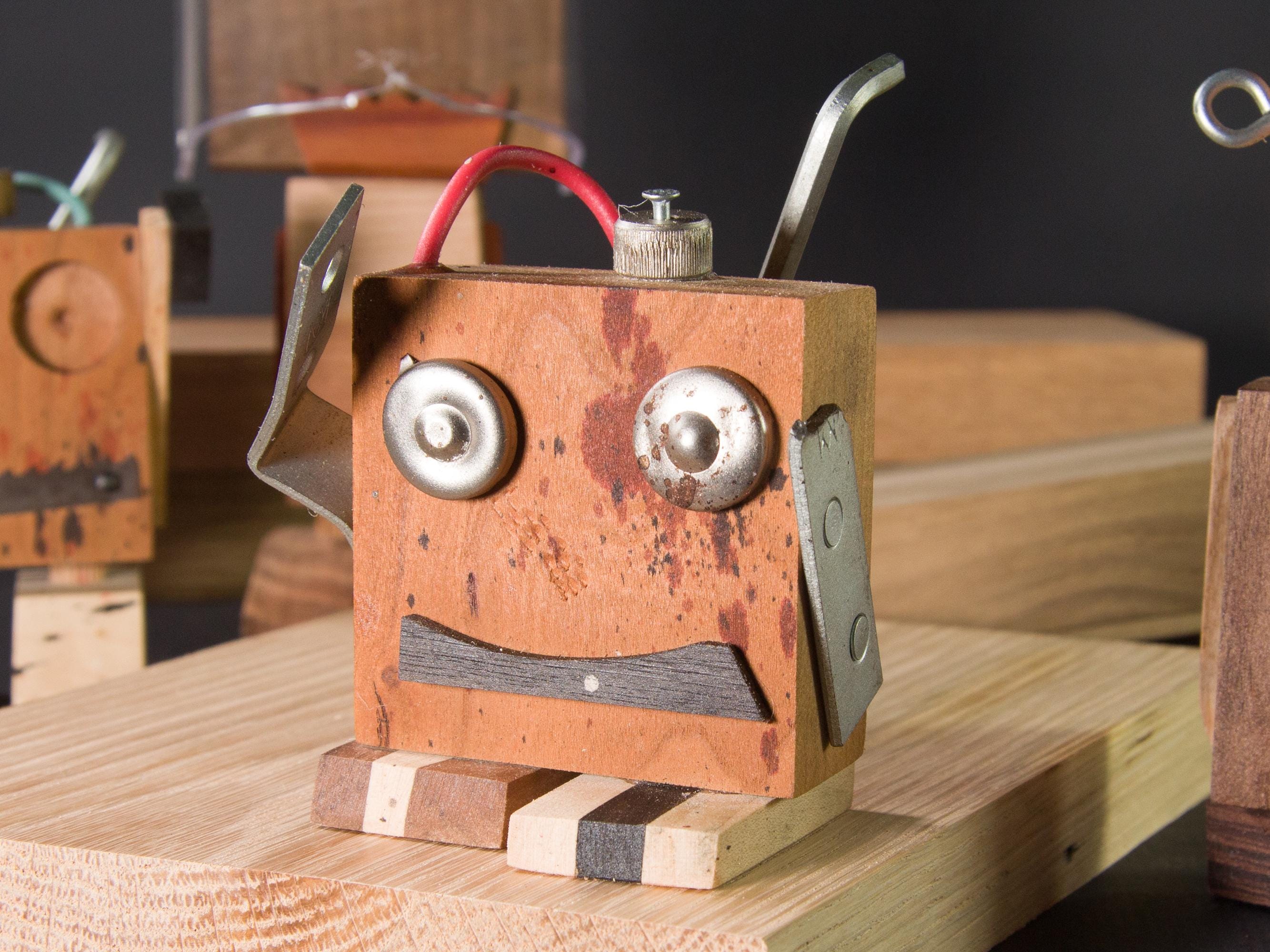 再生木材で作られた手作りの木製ロボット - Etsy 日本