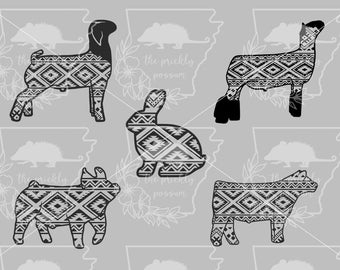 Peut inclure: Cinq silhouettes d'animaux de ferme noires et blanches à motifs. Les animaux sont un cochon, un lapin, une chèvre et deux vaches. Le motif est un dessin géométrique avec des carrés et des losanges noirs et blancs.