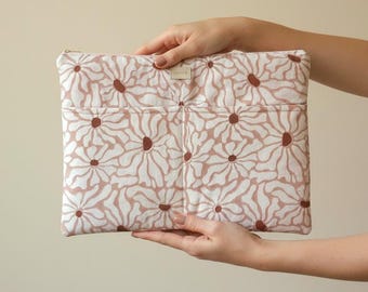 Laptop Sleeve – Pink and White Floral with Pocket