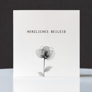 Trauerkarte, Beileidskarte "Herzliches Beileid", Motiv "Blume 3", Klappkarte quadratisch, 15,5x15,5cm,mit Umschlag, Karte personalisierbar