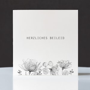 Trauerkarte, Beileidskarte "Herzliches Beileid", Motiv "Blume 2", Klappkarte quadratisch, 15,5x15,5cm,mit Umschlag, Karte personalisierbar