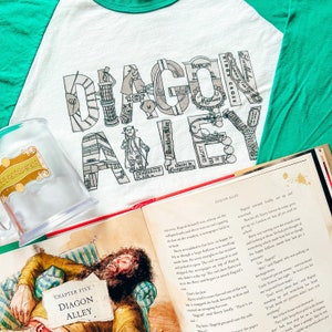 Diagon Alley Baseball T-Shirt für Erwachsene