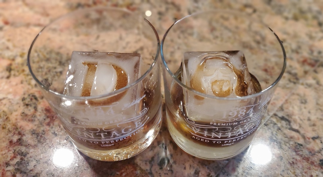 INITIALS/TEXT/EMOJI: Custom Ice Tray, Cocktail Whiskey Ice Mold, Customized  Silicone Ice Mold, Gift for Him, Home Bar, Custom Ice Stamp 