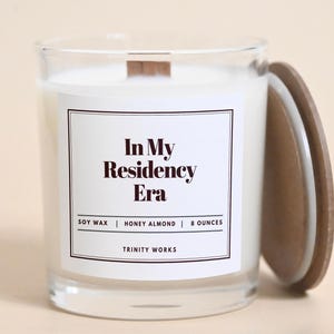 Cadeau pour médecin résident - Cadeau pour une résidence en médecine - Cadeau pour le jour du match - Cadeau pour l'obtention du diplôme de faculté de médecine - Cadeau pour résidence en médecine - Bougie de soja de 8 oz