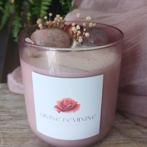 Divine Feminine Energy Candle with Rose Quartz, Moonstone & Carnelian – Rose and Orange Blossom Aroma for Empowerment, Balance