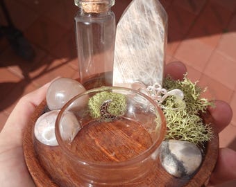 Make a Wish - Intentions-Kristallaltar mit Zauberhalter, Schmetterlingsanhänger und Mondsteinturm