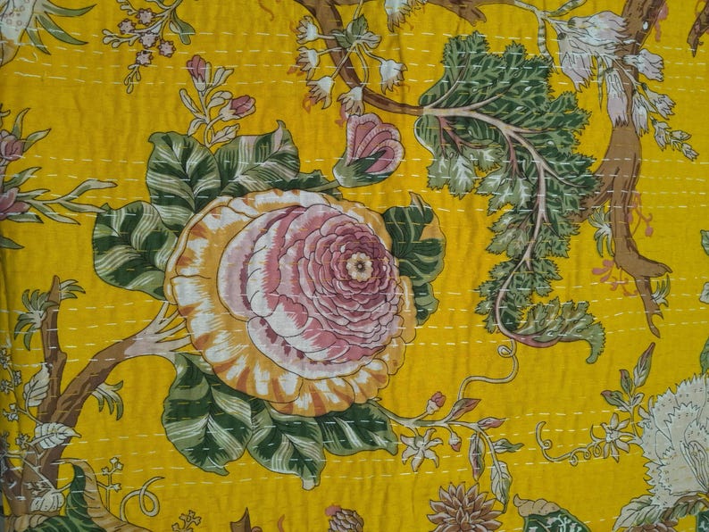 Indyjski narzuta na łóżko Kantha, kołdra, komplet pościeli z czystej bawełny w rozmiarze king size z nadrukiem ręcznym, narzuta Kantha Flower Yellow