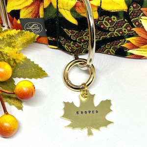 Hundemarke, Tiermarke, Namensschild Hund, Hundemarke Schlüsselanhänger, Messing, personalisiert, handgestempelt, Geschenk für Hundeliebhaber, Ahorn, Blatt, Herbst, Kanada