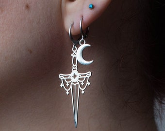 Boucles d'Oreilles Dague, Poignard, Epée Enchantée en Acier Inoxydable. Boucles d'Oreilles Fantasy, Magique, Mystique, Occulte, Whimsigoth.