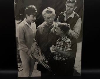 Vintage Andy Griffith Show Photo 8x10 B&W Ron Howard Aunt Bee Ellie Walker Kite