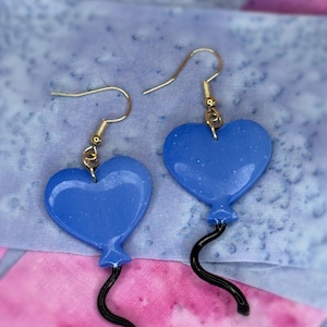 Pendientes de arcilla polimérica con forma de globo azul