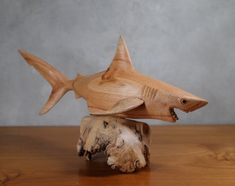 Sculpture de requin, poisson en bois, animal, ornement, main découpée, statue unique, couleur naturelle, décor de bureau, décor à la maison, cadeau pour le mari