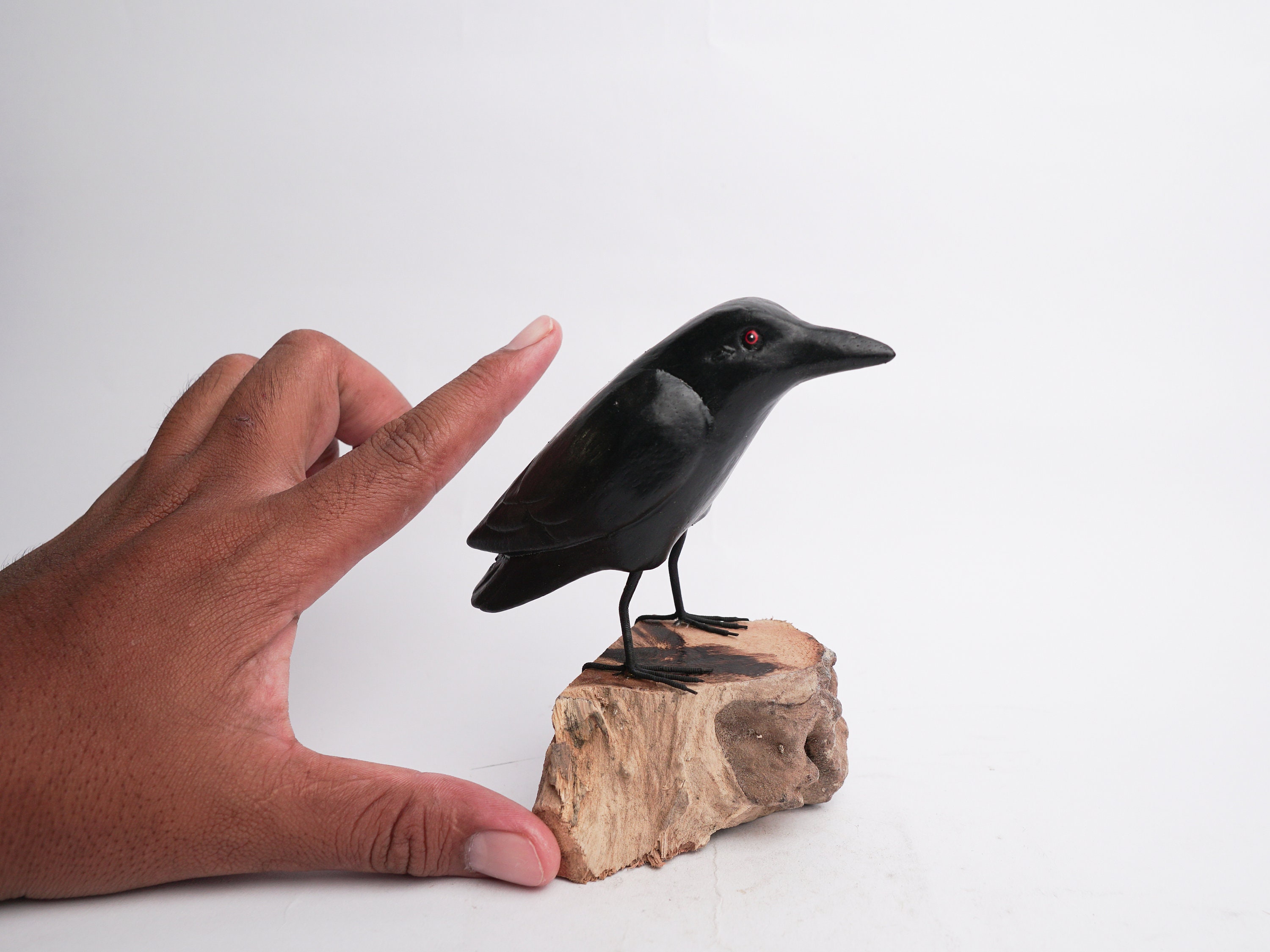 木製のカラスの鳥の彫刻、黒いカラス、鳥の彫刻、手作り、手彫り