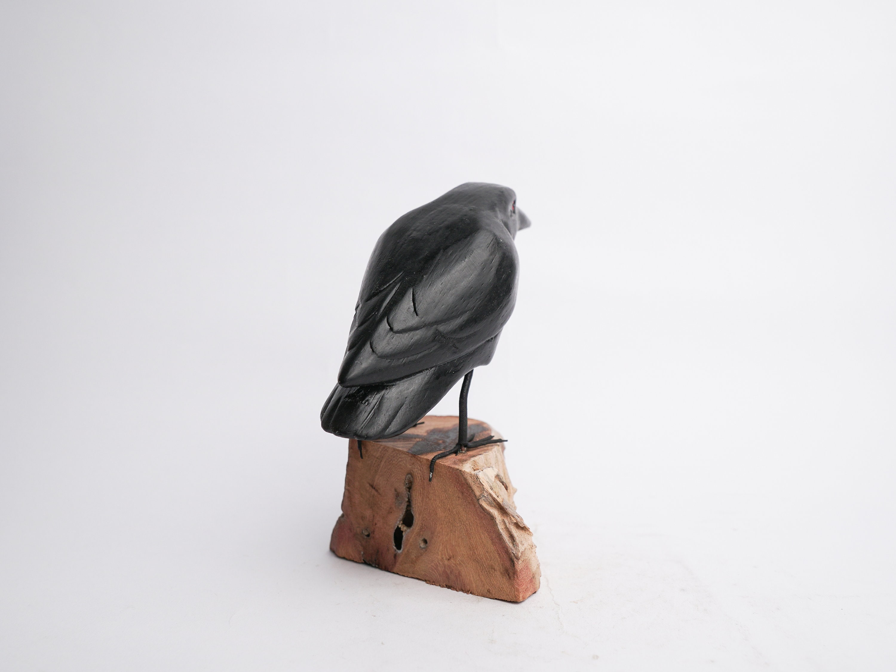 木製のカラスの鳥の彫刻、黒いカラス、鳥の彫刻、手作り、手彫り